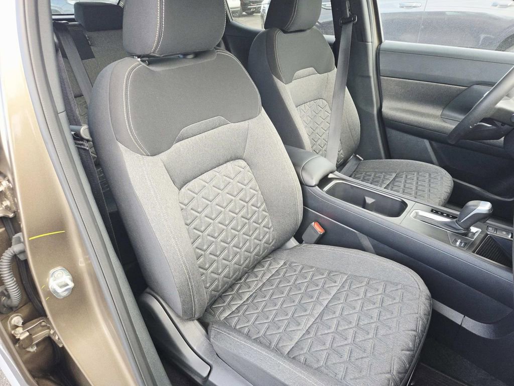 Used 2025 Nissan Kicks SV w/ Charging Package image 15