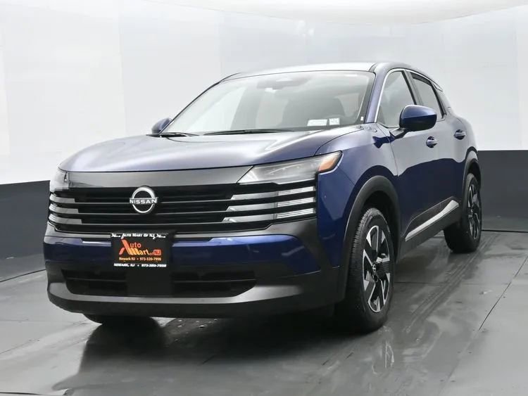 Used 2025 Nissan Kicks SV AWD/4WD image 1