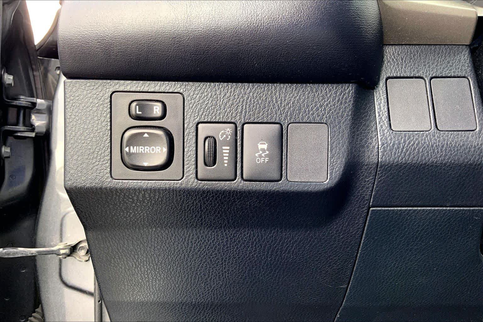 Used 2013 Toyota RAV4 XLE FWD image 33
