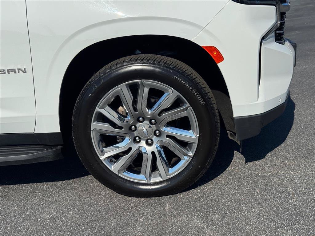 Used 2022 Chevrolet Suburban LT AWD/4WD image 9