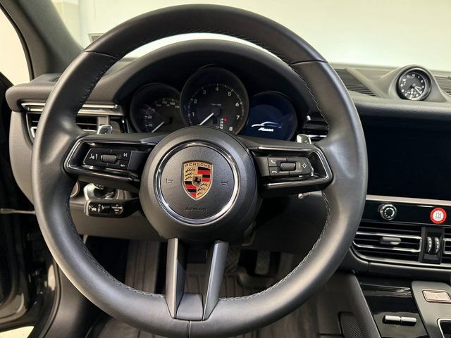Certified 2025 Porsche Macan AWD/4WD image 16