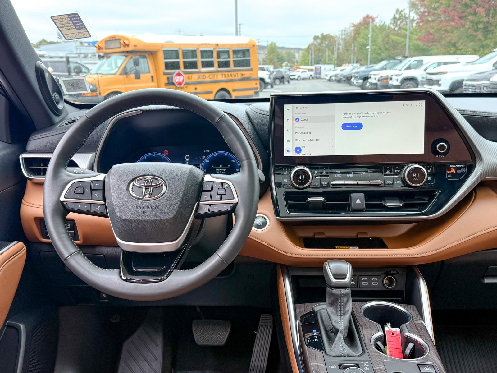 Used 2024 Toyota Highlander Platinum image 17