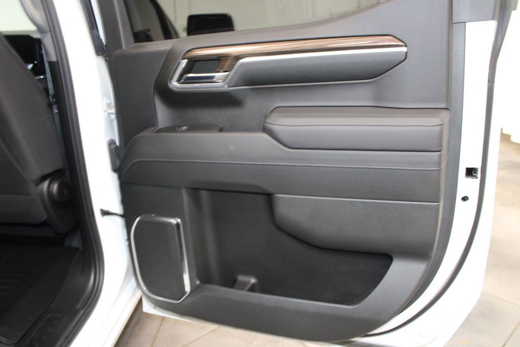 Used 2023 Chevrolet Silverado 1500 LT image 31