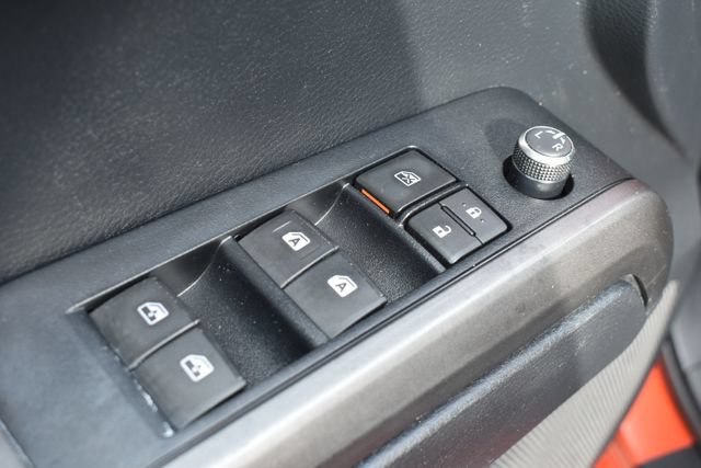 Used 2018 Toyota Tacoma TRD Off-Road w/ Technology Package AWD/4WD image 18