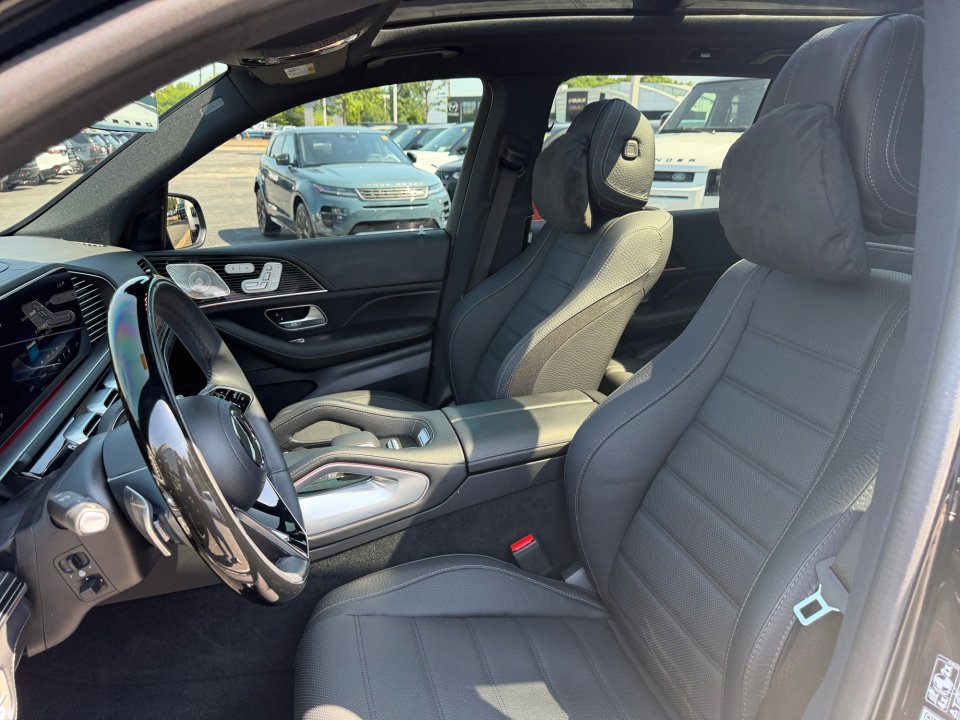 Used 2025 Mercedes-Benz GLS 580 4MATIC image 30