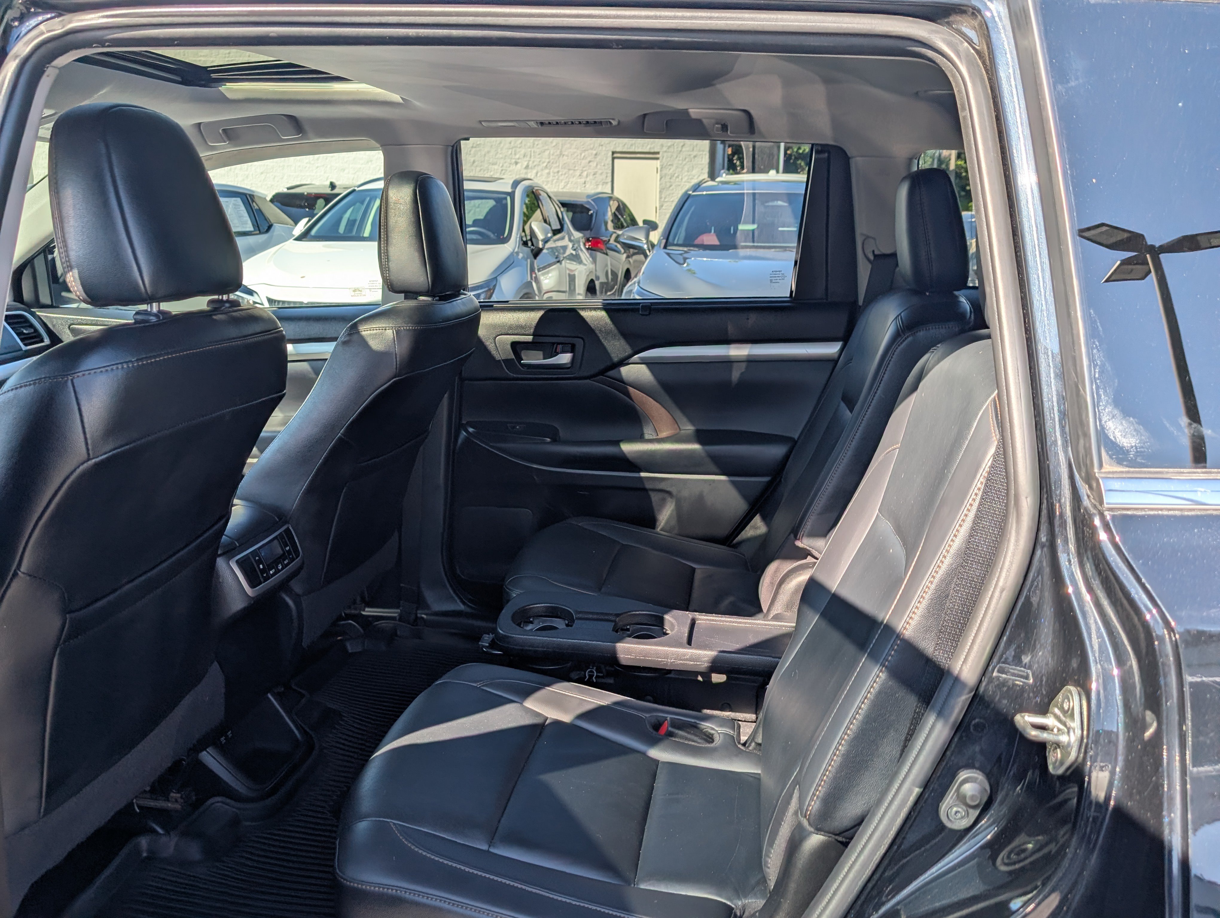 Used 2019 Toyota Highlander XLE AWD/4WD image 13