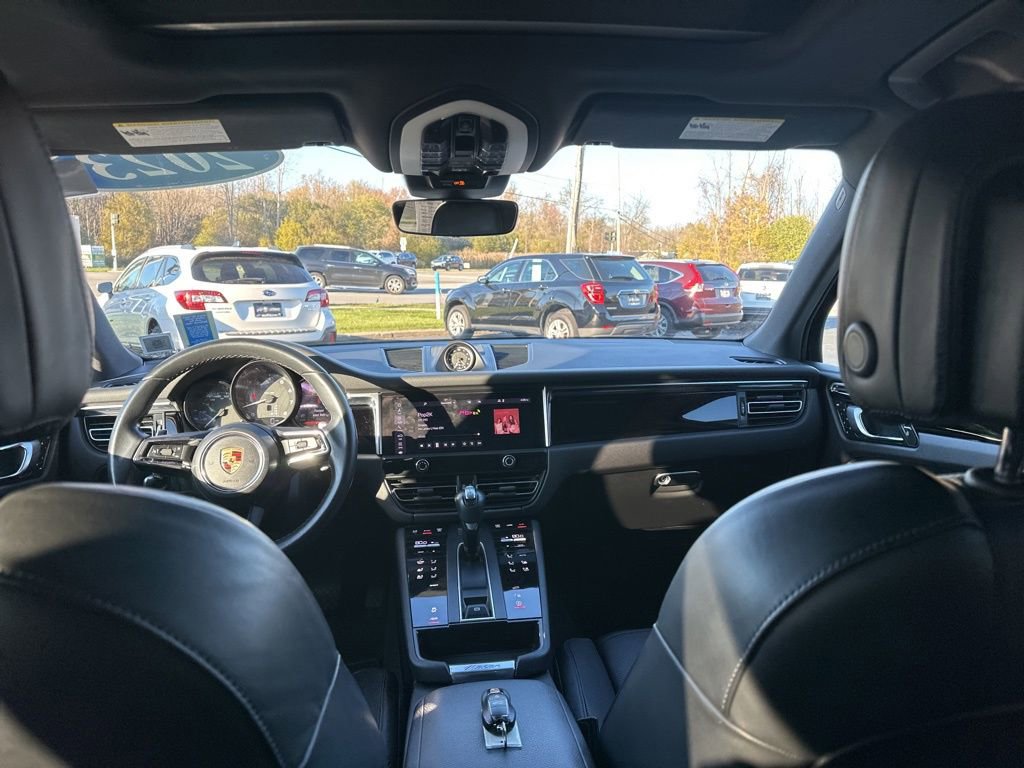 Used 2023 Porsche Macan Base image 31