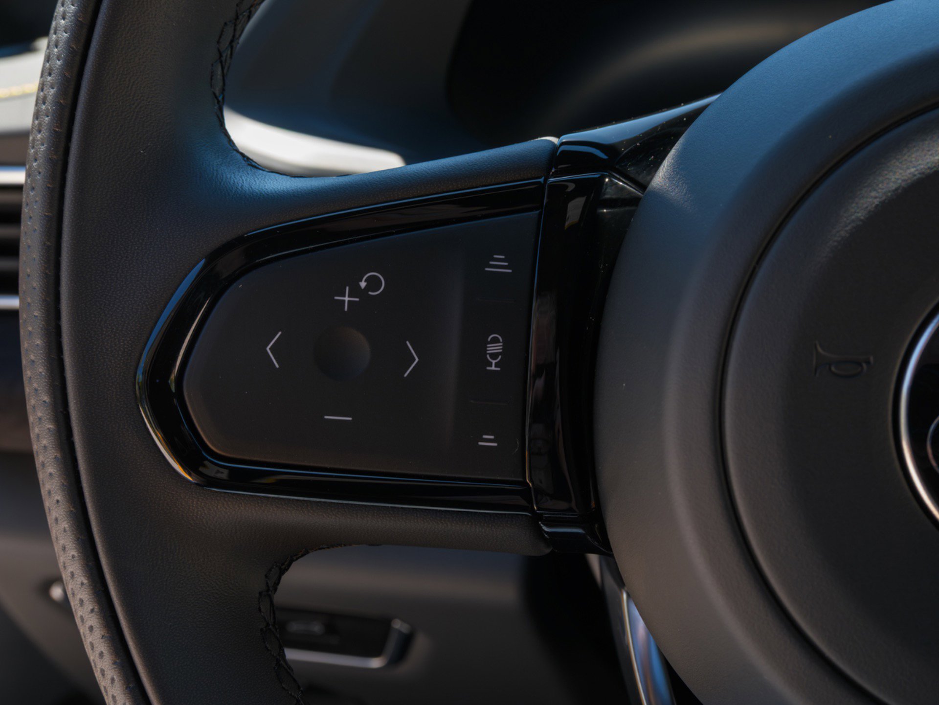 Used 2024 Lotus Emira First Edition image 32