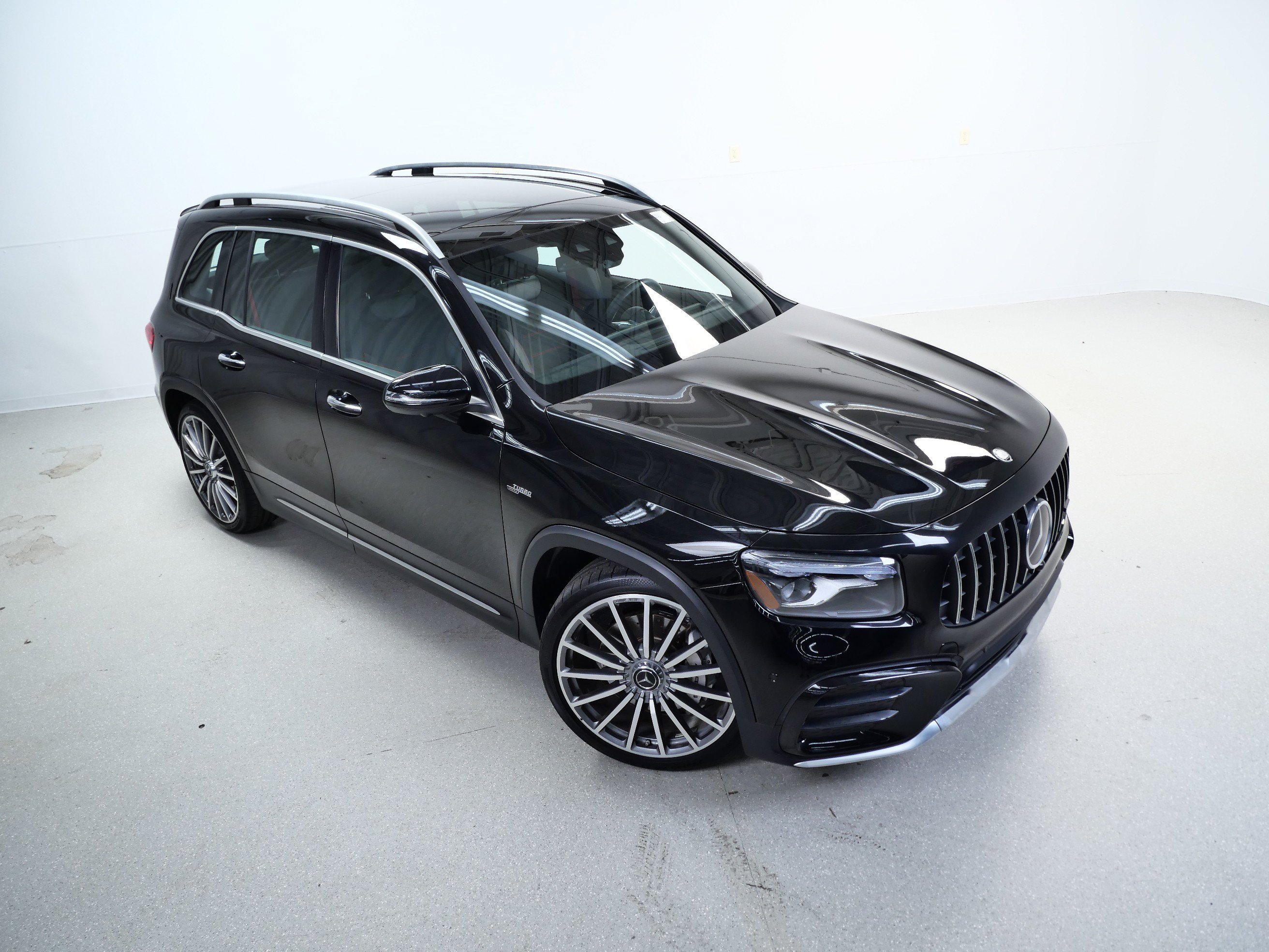 Used 2024 Mercedes-Benz GLB 35 AMG 4MATIC image 4