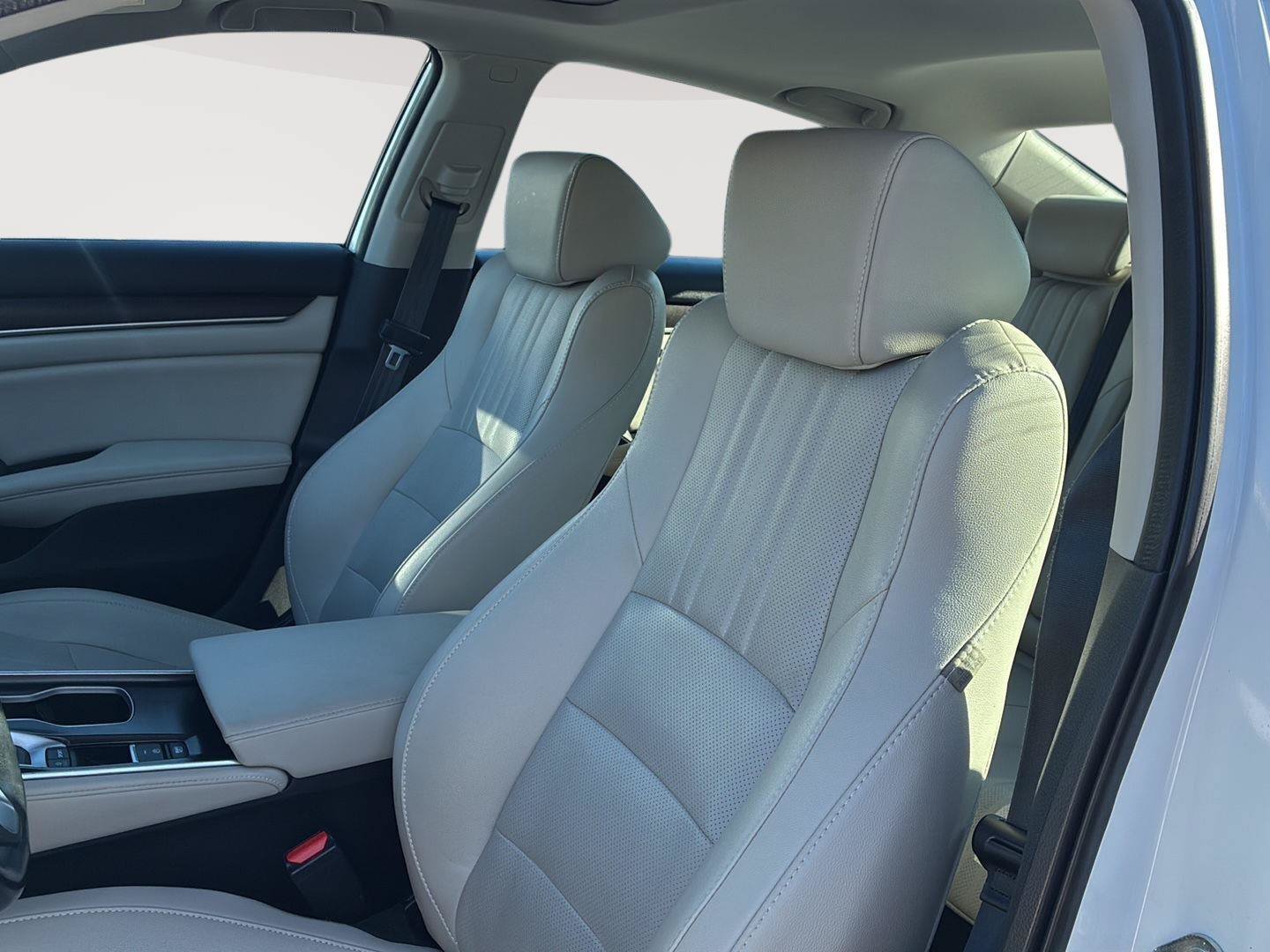 Used 2020 Honda Accord Touring image 30