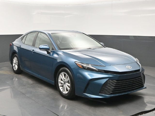 Used 2025 Toyota Camry LE FWD image 8