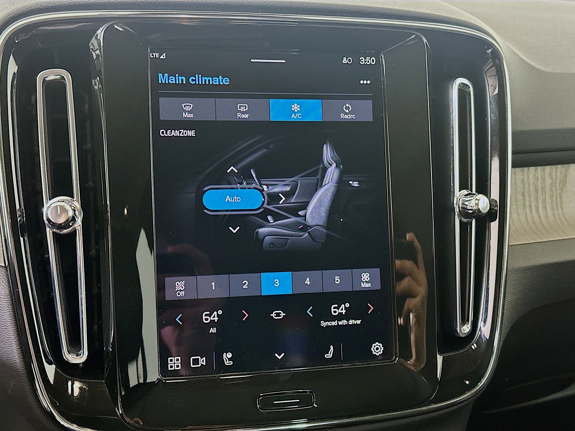 Used 2025 Volvo XC40 B5 Core image 22