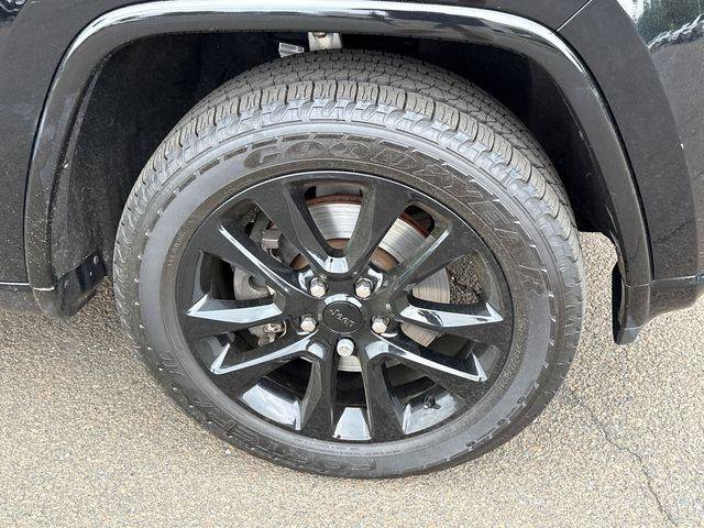Certified 2022 Jeep Grand Cherokee Laredo X AWD/4WD image 7
