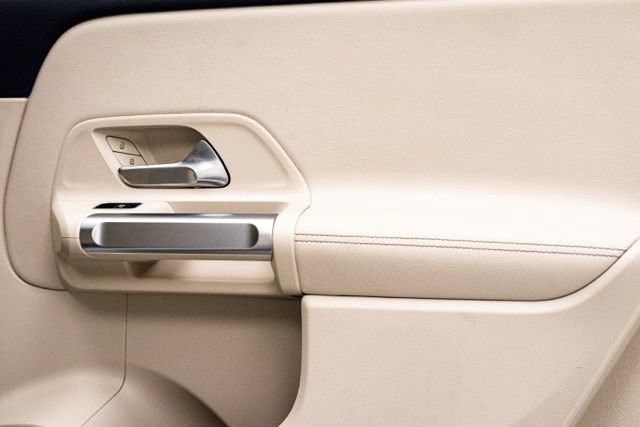 Used 2022 Mercedes-Benz GLB 250 4MATIC image 29