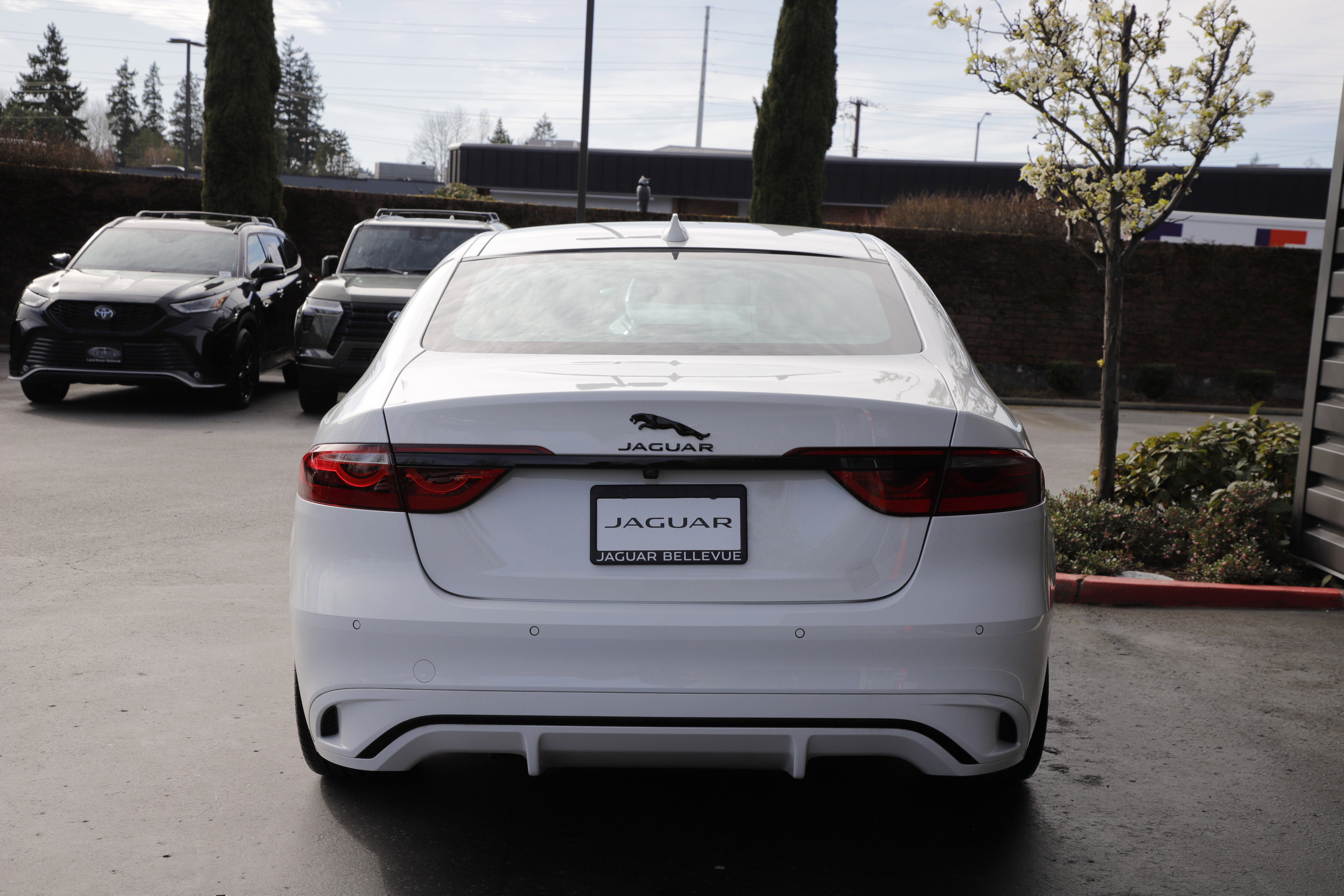 New 2024 Jaguar XF R-Dynamic SE image 9