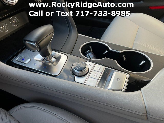 Used 2023 Genesis G70 2.0T image 16