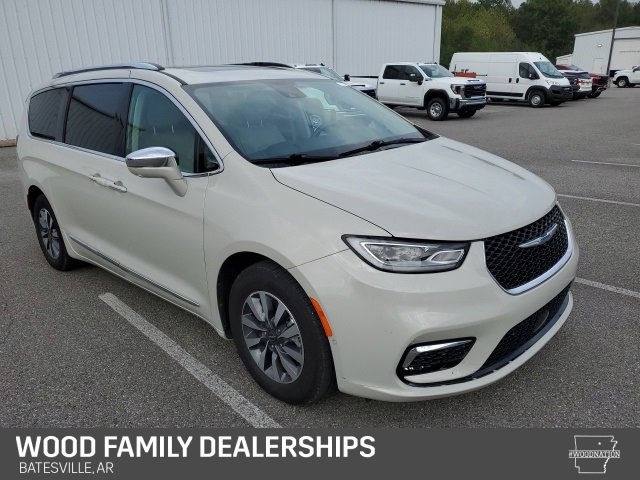 Used 2021 Chrysler Pacifica Limited w/ Uconnect Theater Family Group image 1