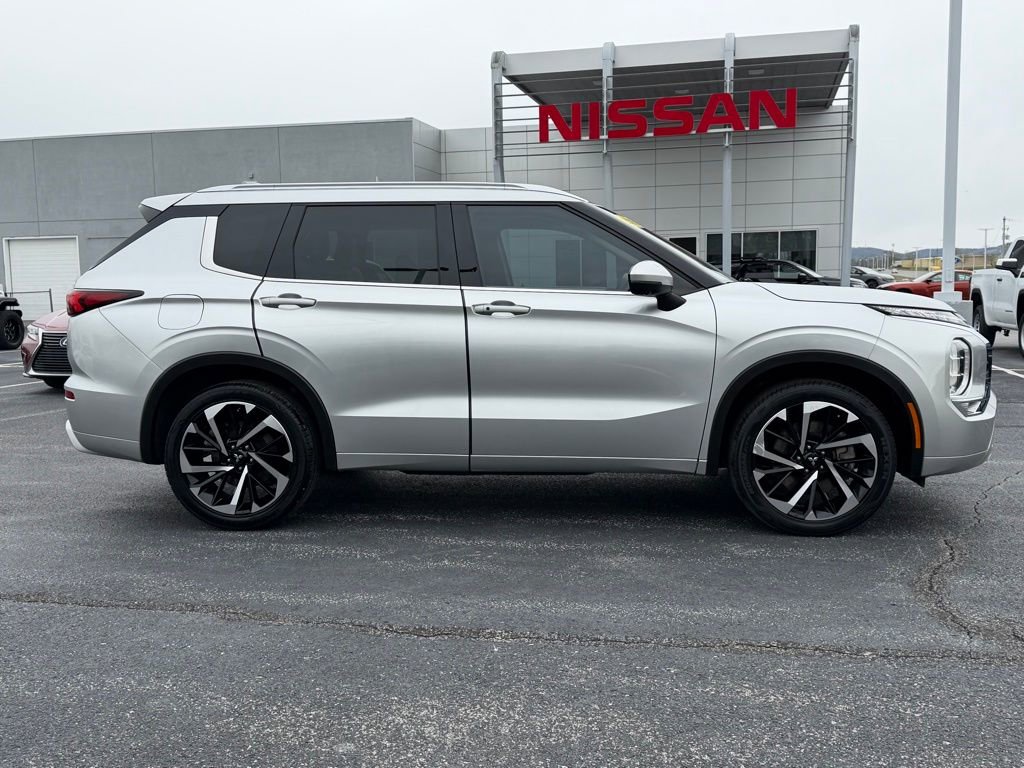 Used 2023 Mitsubishi Outlander SEL image 4