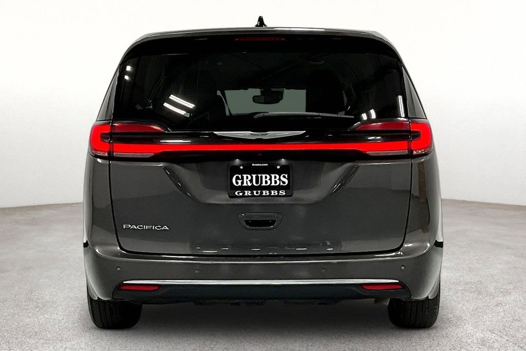 Used 2023 Chrysler Pacifica Touring-L FWD image 6