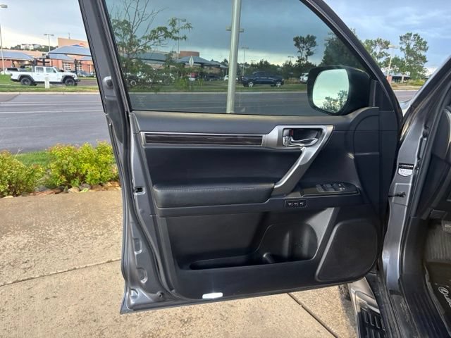 Used 2022 Lexus GX 460 Premium w/ Premium Package AWD/4WD image 13