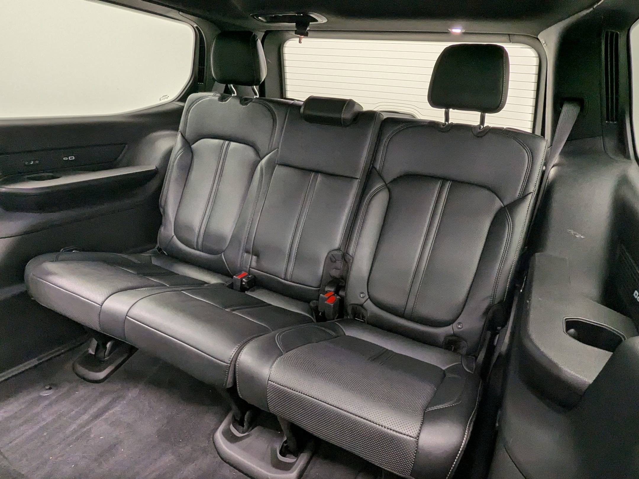 Used 2022 Jeep Wagoneer Series III w/ Premium Group I image 23