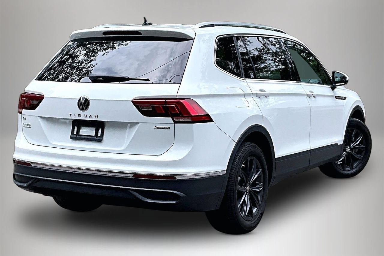 Used 2024 Volkswagen Tiguan SE w/ Panoramic Sunroof Package AWD/4WD image 5