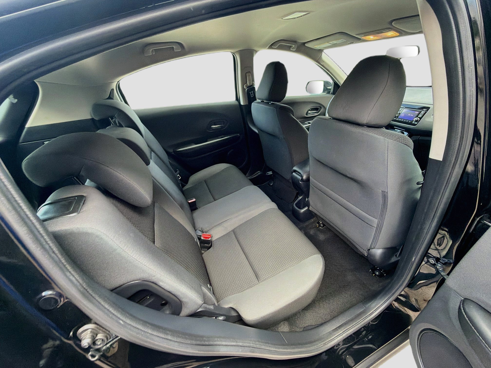 Used 2022 Honda HR-V LX image 27
