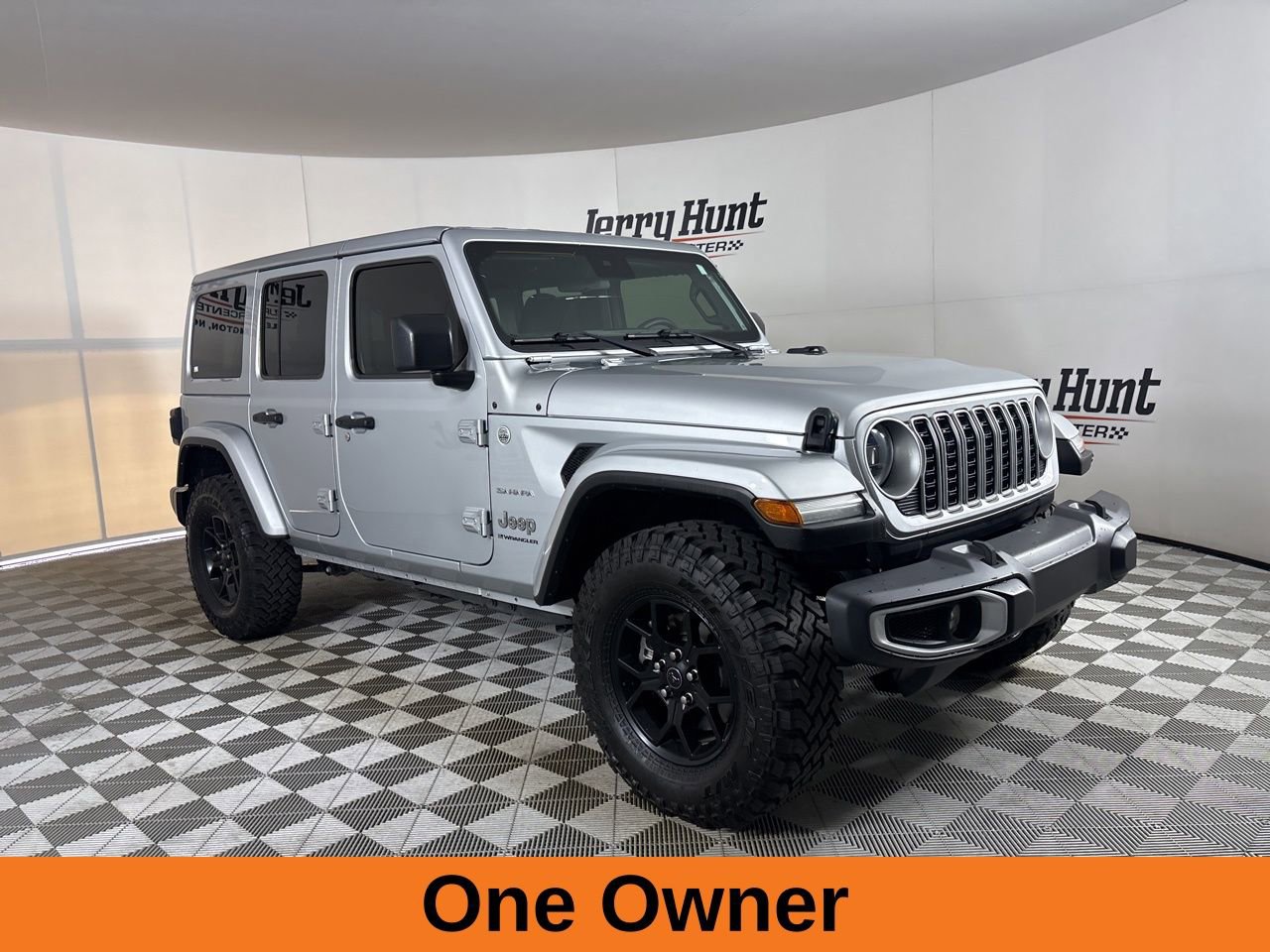 Used 2024 Jeep Wrangler Unlimited Sahara w/ Safety Group AWD/4WD image 4
