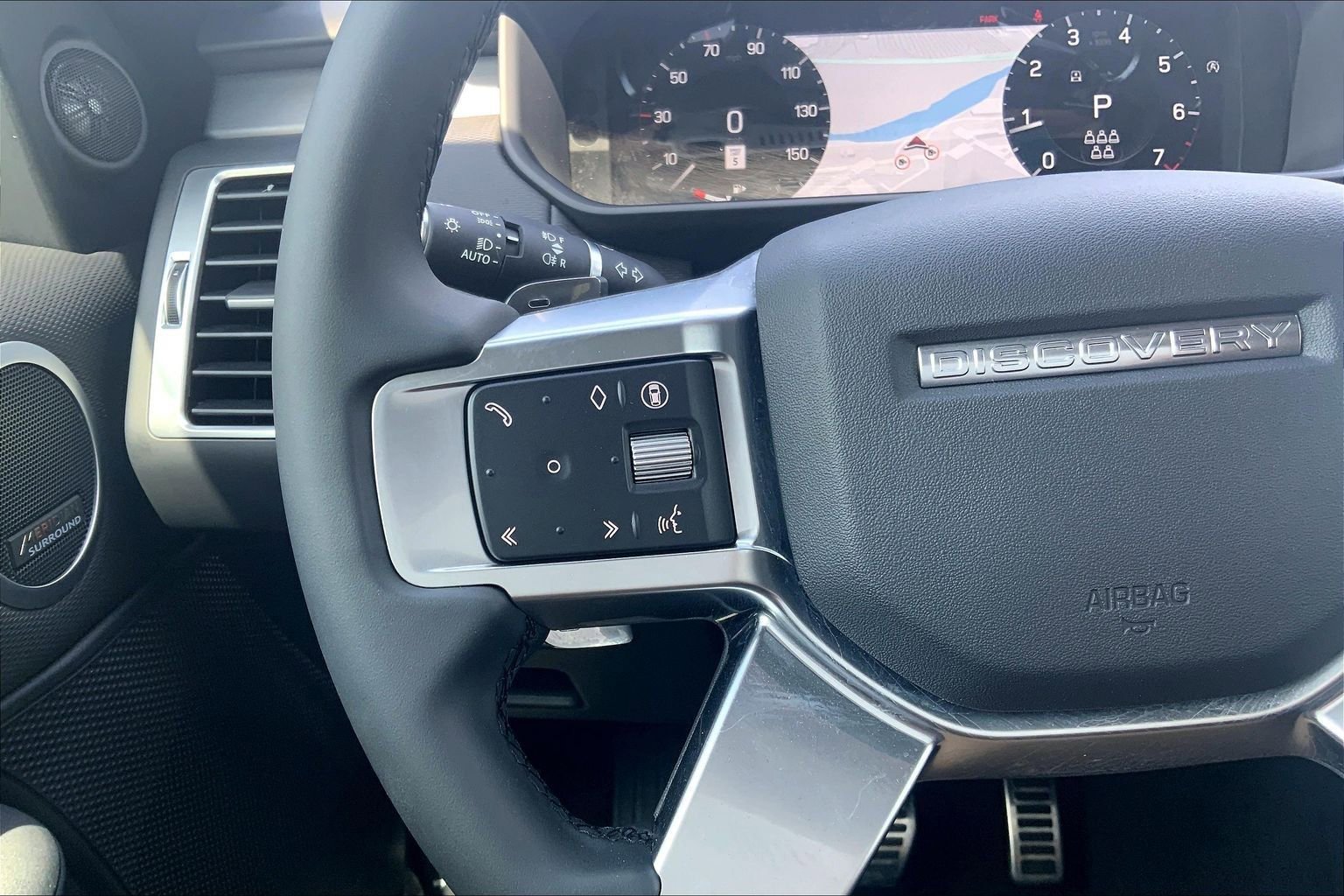 Used 2025 Land Rover Discovery Dynamic SE AWD/4WD image 23