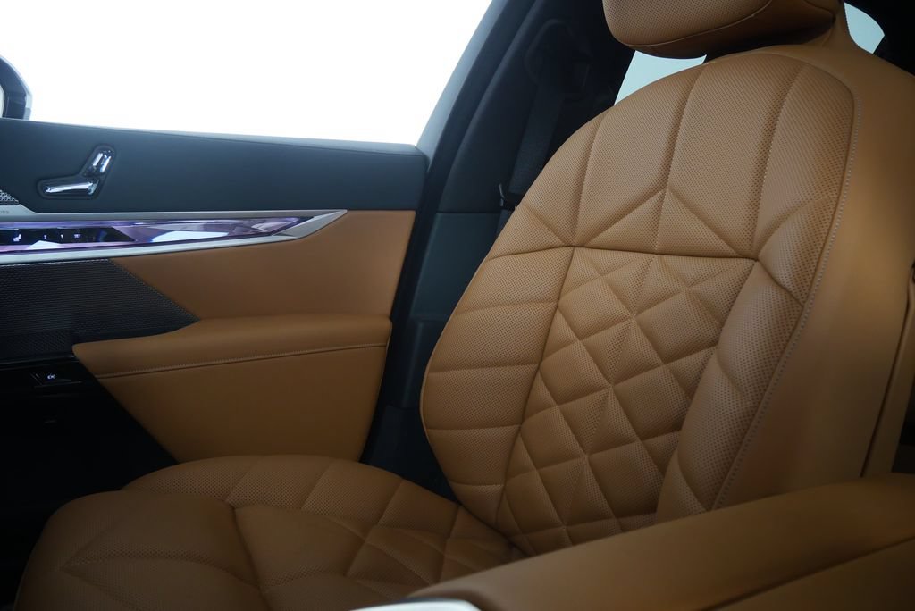 Used 2025 BMW 740i RWD image 24