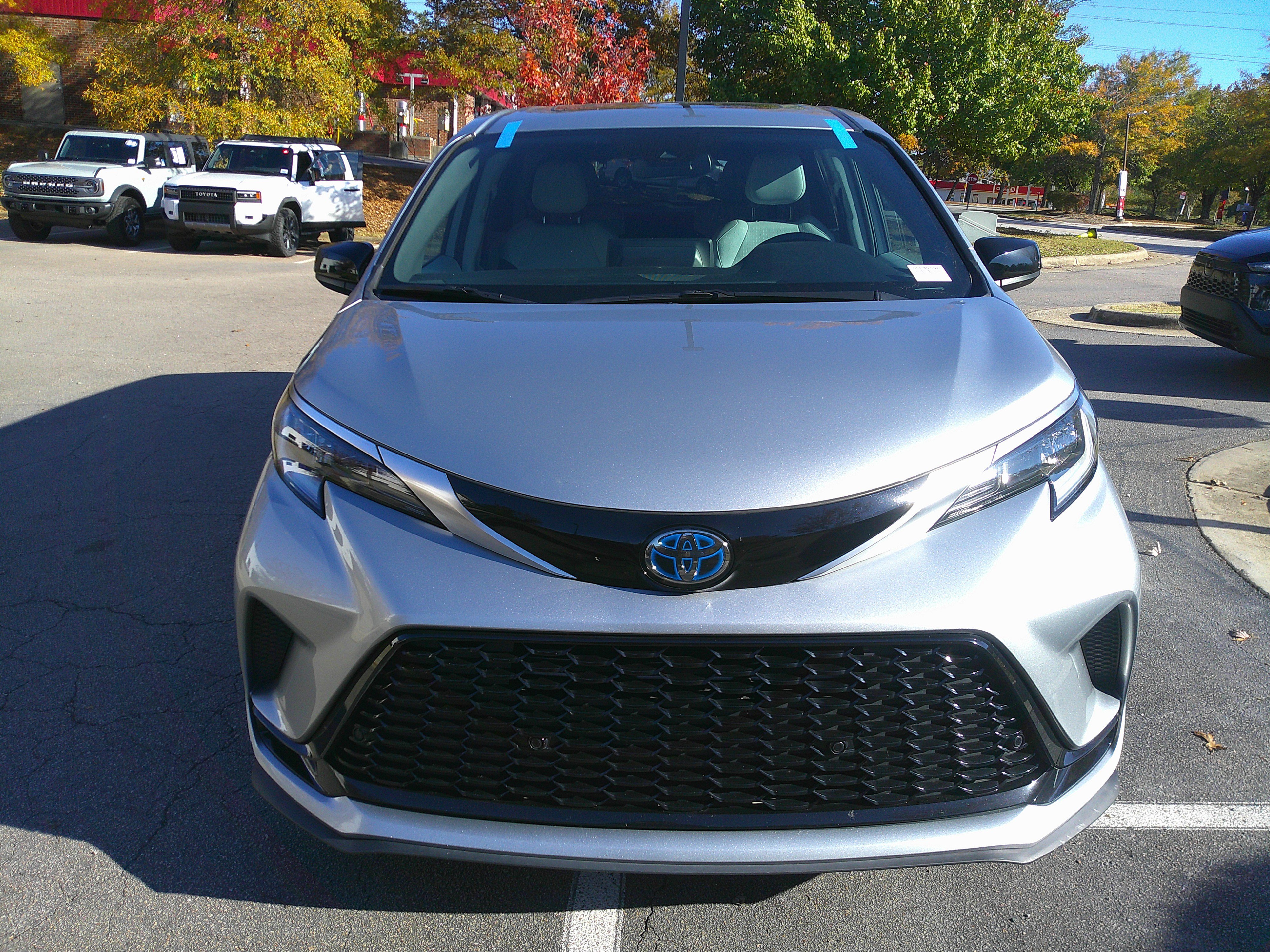 Used 2021 Toyota Sienna XSE image 5