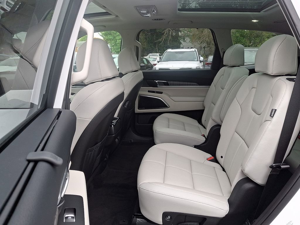 Certified 2025 Kia Telluride SX w/ SX Captain's Chair Package FWD image 11