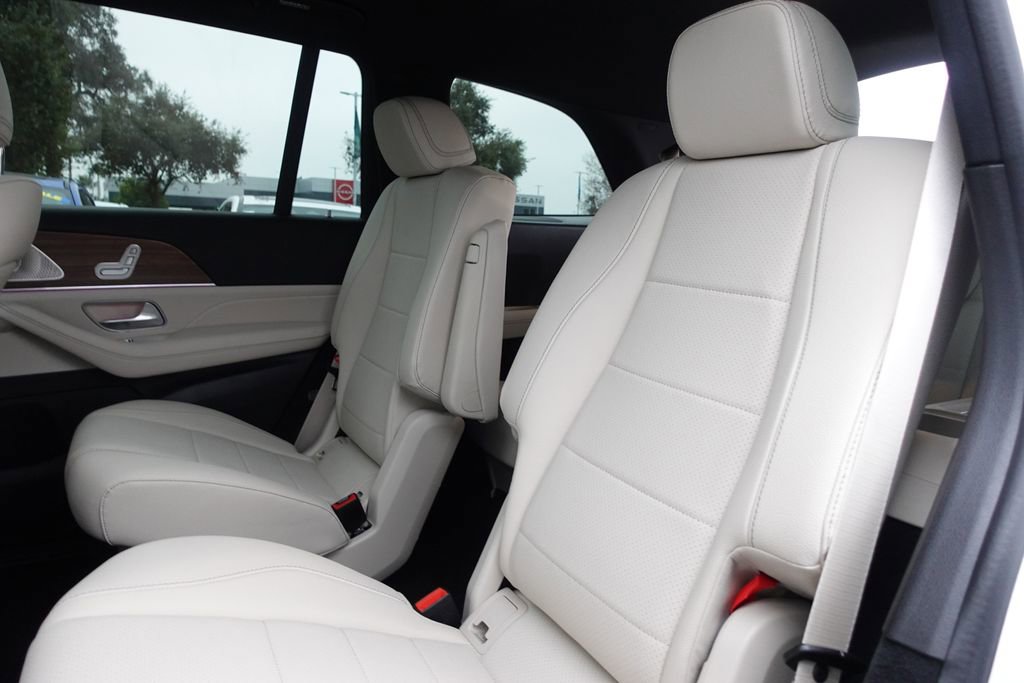 Used 2025 Mercedes-Benz GLS 450 4MATIC image 25