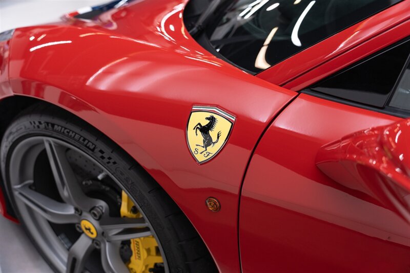 Used 2015 Ferrari 458 Speciale Coupe RWD image 38