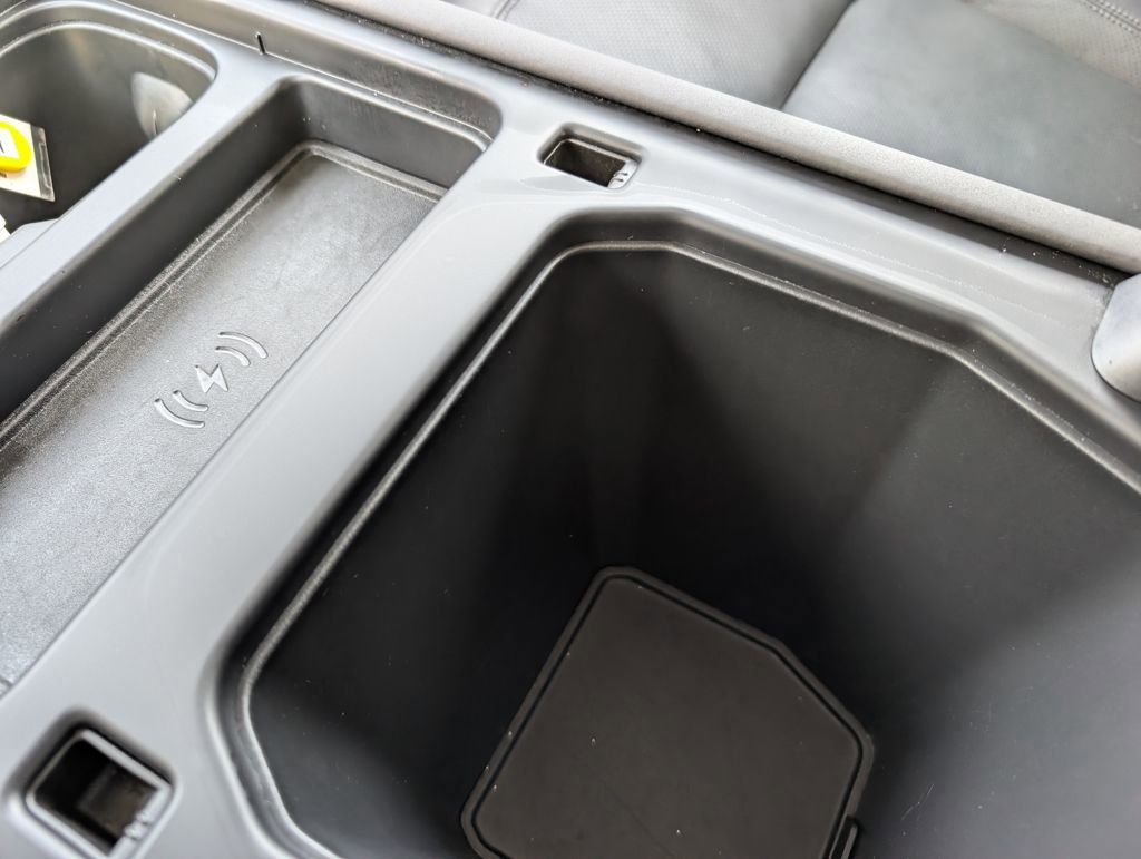 Used 2024 Land Rover Defender 110 S image 31