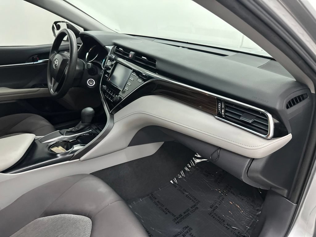 Used 2018 Toyota Camry LE FWD image 25