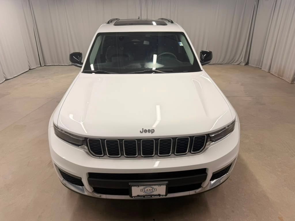 Used 2023 Jeep Grand Cherokee L Limited AWD/4WD image 3