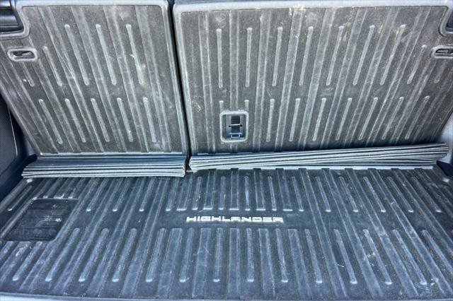 Certified 2021 Toyota Highlander Limited AWD/4WD image 17