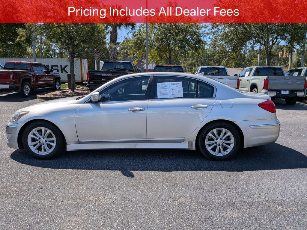Used 2013 Hyundai Genesis 3.8 RWD image 7