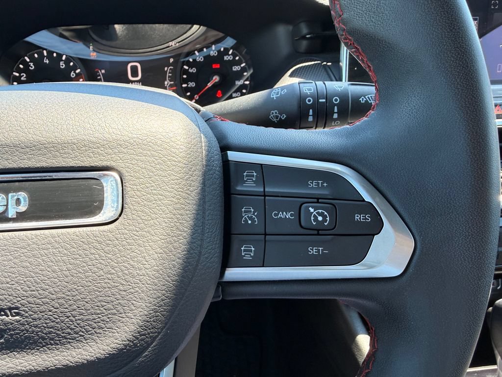 Used 2025 Jeep Compass Trailhawk AWD/4WD image 14