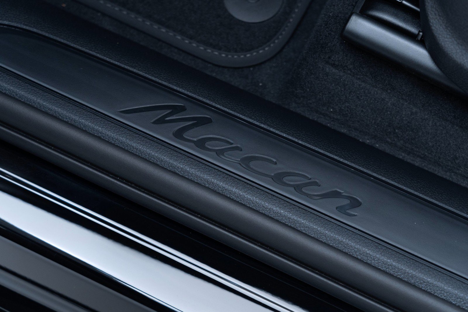 New 2025 Porsche Macan image 14