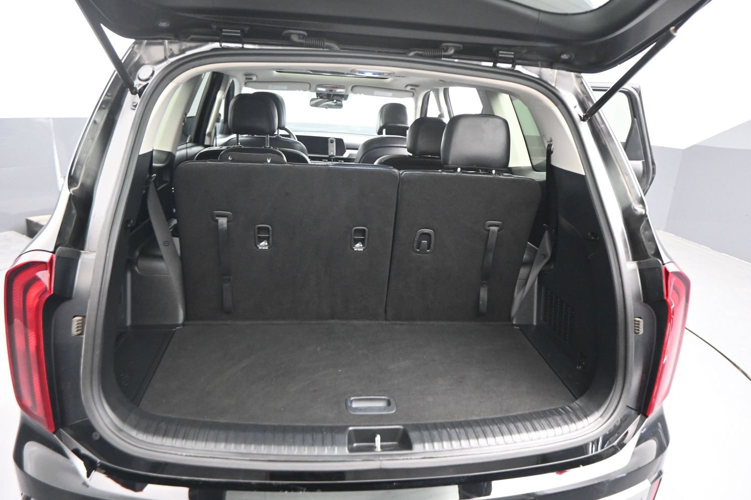 Used 2024 Kia Telluride S w/ S Sunroof Package FWD image 3