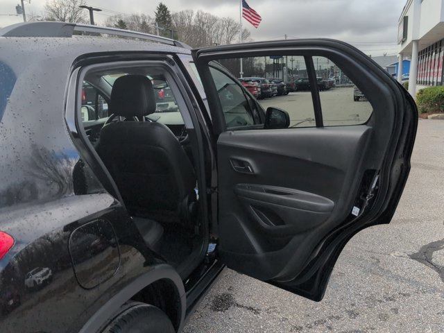 Used 2019 Chevrolet Trax LT w/ Sun & Sound Package image 26