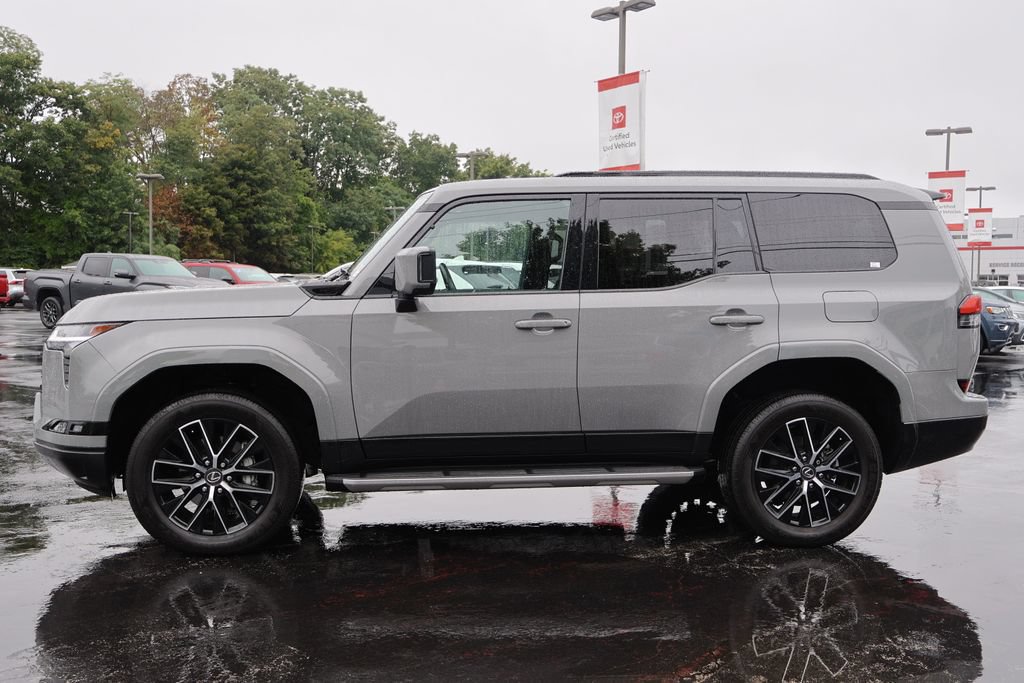 Used 2025 Lexus GX 550 w/ Accessory Package (2T) AWD/4WD image 3