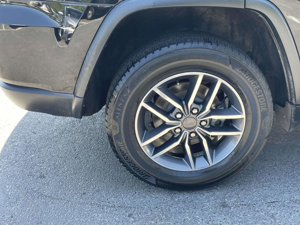 Used 2019 Jeep Grand Cherokee Limited w/ Luxury Group II AWD/4WD image 9