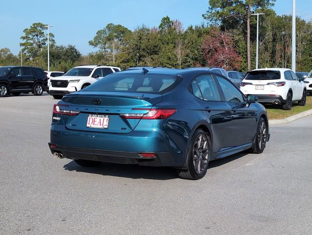 Used 2025 Toyota Camry SE image 3