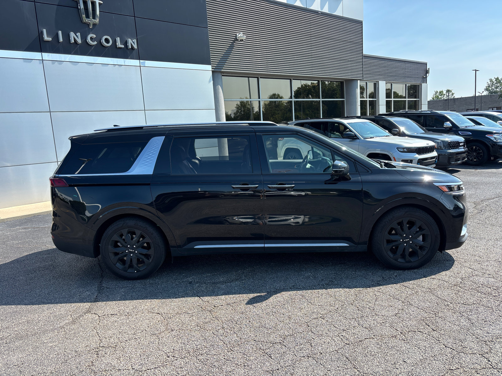 Used 2024 Kia Carnival SX Prestige FWD image 8