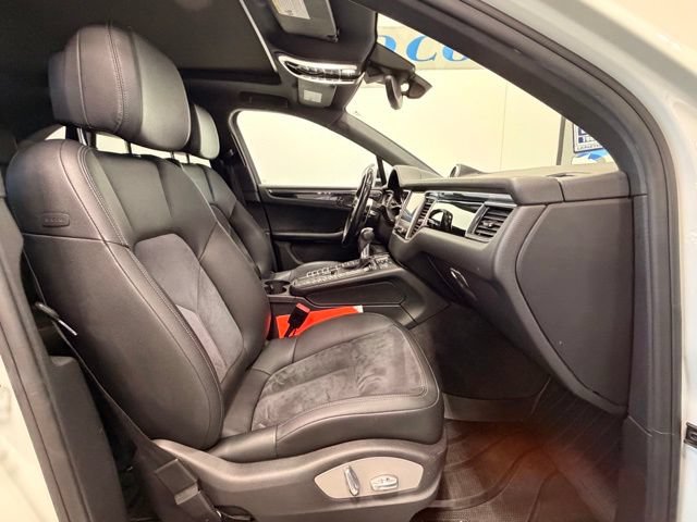 Used 2018 Porsche Macan Sport Edition AWD/4WD image 15