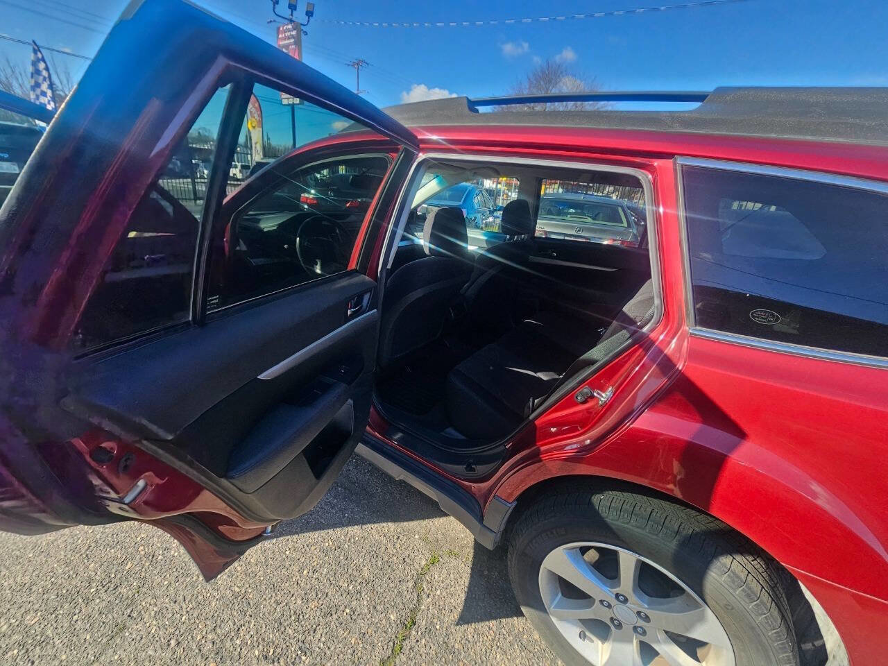 Used 2014 Subaru Outback 2.5i Premium image 9