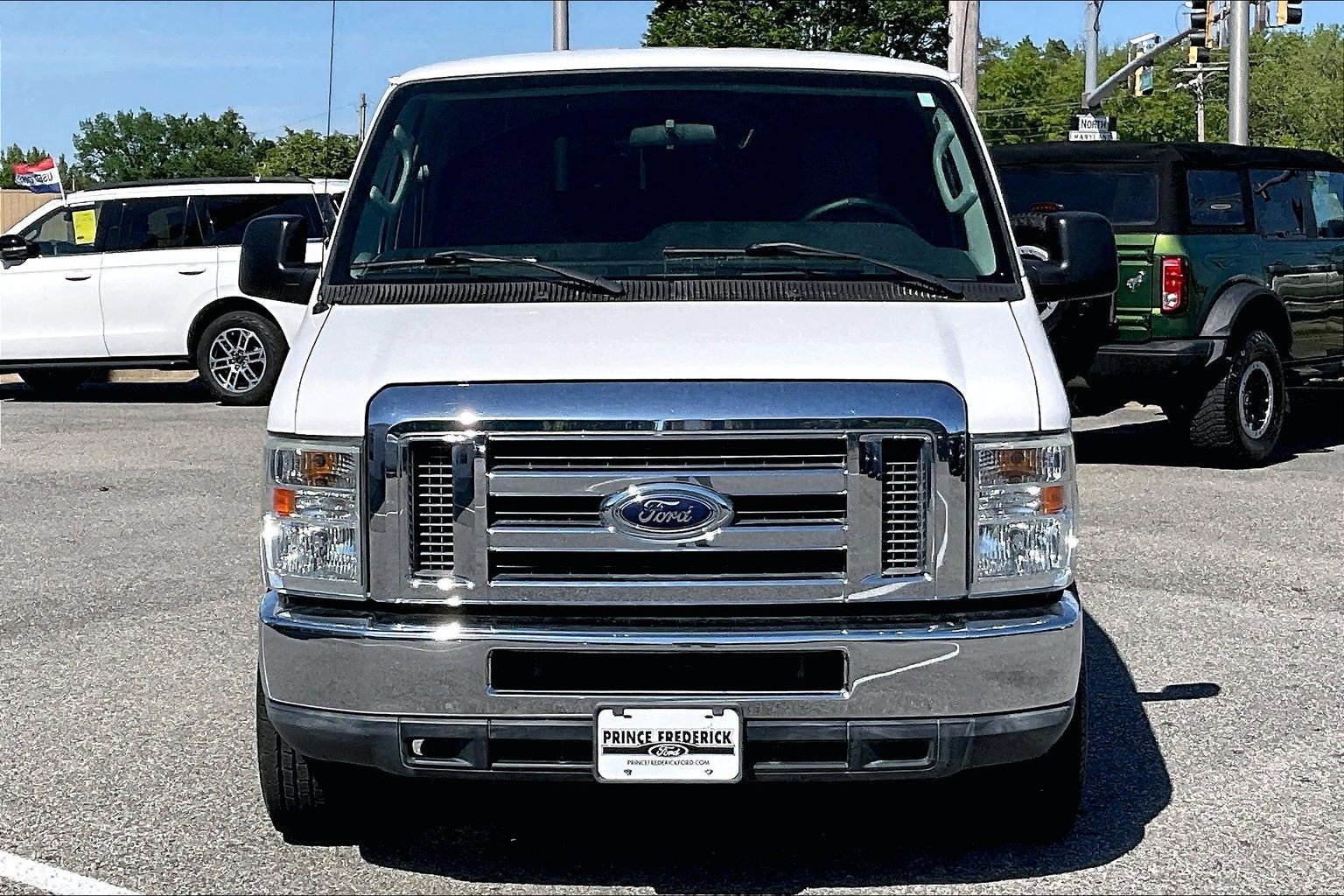 Used 2012 Ford E-350 and Econoline 350 XLT RWD image 2